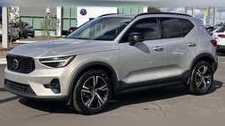 2023 Volvo XC40 B5 Plus Dark Theme