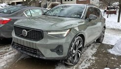2023 Volvo XC40 B5 Ultimate Dark Theme
