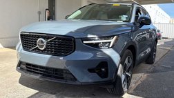 2023 Volvo XC40 B5 Plus Dark Theme