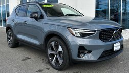 2023 Volvo XC40 B5 Plus Dark Theme