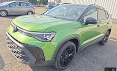 2025 Volkswagen Taos SE Black