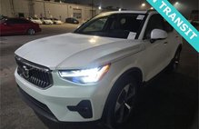 2025 Volvo XC40 B5 Plus Bright Theme