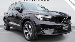 2023 Volvo XC40 B5 Plus Dark Theme