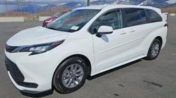 2022 Toyota Sienna LE 8-Passenger