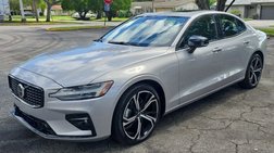 2024 Volvo S60 B5 Core Dark Theme