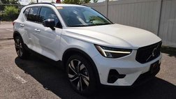 2023 Volvo XC40 B5 Plus Dark Theme