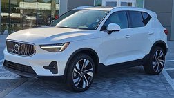2025 Volvo XC40 B5 Ultra Bright Theme
