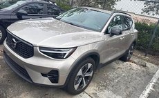 2024 Volvo XC40 B5 Plus Dark Theme