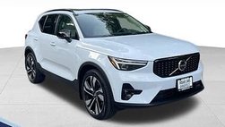 2024 Volvo XC40 B5 Ultimate Dark Theme