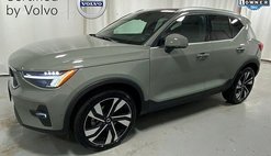 2024 Volvo XC40 B5 Plus Bright Theme