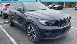 2025 Volvo XC40 B5 Plus Dark Theme