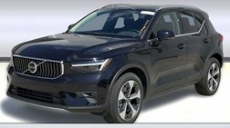 2025 Volvo XC40 B5 Plus Bright Theme