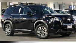2022 Nissan Pathfinder SV
