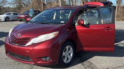 2017 Toyota Sienna LE 7-Passenger Auto Access Seat