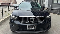 2025 Volvo XC40 B5 Plus Dark Theme