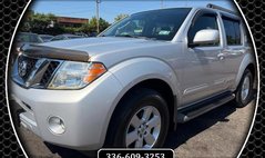 2011 Nissan Pathfinder LE