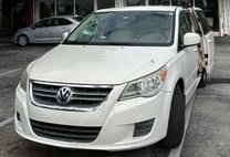 2010 Volkswagen Routan SE