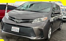 2018 Toyota Sienna LE 7-Passenger FWD with Auto-Access Seat