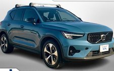 2023 Volvo XC40 B5 Plus Dark Theme