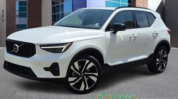 2024 Volvo XC40 B5 Ultimate Dark Theme