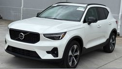 2025 Volvo XC40 B5 Plus Dark Theme