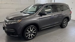 2019 Honda Pilot Touring w/Rear Captain's Chairs