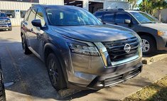 2022 Nissan Pathfinder SV
