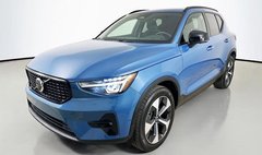 2025 Volvo XC40 B5 Plus Dark Theme