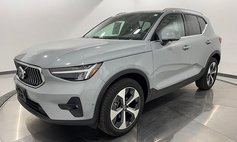 2025 Volvo XC40 B5 Plus Bright Theme