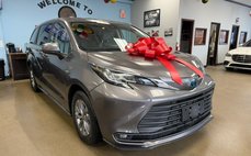 2022 Toyota Sienna LE 8-Passenger