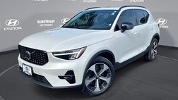 2023 Volvo XC40 B5 Plus Dark Theme