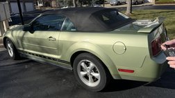 2005 Ford Mustang Deluxe