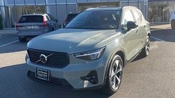 2023 Volvo XC40 B5 Plus Dark Theme