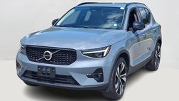 2023 Volvo XC40 B5 Ultimate Dark Theme