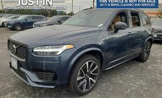 2023 Volvo XC90 Recharge T8 Ultimate Dark Theme