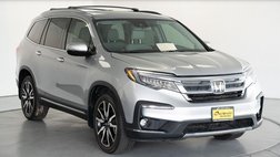 2019 Honda Pilot Touring w/Rear Captain's Chairs