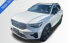 2025 Volvo XC40 B5 Plus Dark Theme
