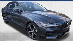 2023 Volvo S60 B5 Plus Dark Theme