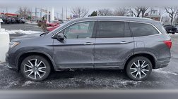 2019 Honda Pilot Touring w/Rear Captain's Chairs