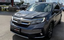 2019 Honda Pilot Touring w/Rear Captain's Chairs