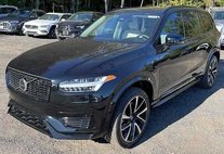 2023 Volvo XC90 Recharge T8 Ultimate Dark Theme