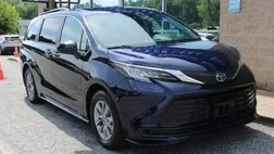 2022 Toyota Sienna LE 8-Passenger