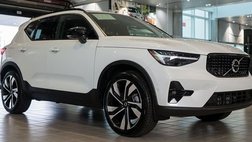 2023 Volvo XC40 B5 Ultimate Dark Theme