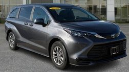 2025 Toyota Sienna LE 8-Passenger