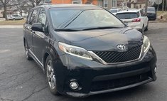 2017 Toyota Sienna SE Premium 8-Passenger