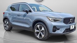 2023 Volvo XC40 B5 Ultimate Dark Theme