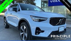 2025 Volvo XC40 B5 Plus Dark Theme