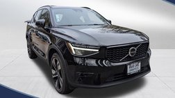 2023 Volvo XC40 B5 Plus Dark Theme