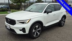 2025 Volvo XC40 B5 Plus Dark Theme
