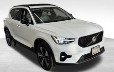 2025 Volvo XC40 B5 Plus Dark Theme